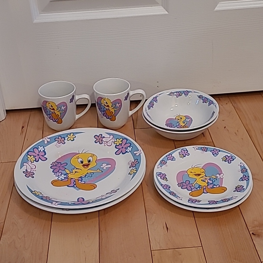 Gibson Looney Tunes tweety bird hearts/flowers plates, bowls, and mugs